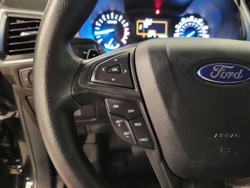 Used 2017 Ford Edge SE image 13