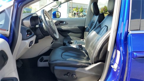 Certified 2019 Chrysler Pacifica Limited w/ Tire & Wheel Group image 5