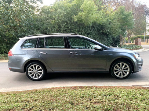 Used 2017 Volkswagen Golf SE image 8