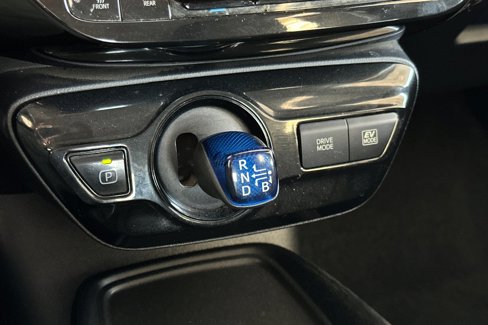 Used 2022 Toyota Prius L Eco image 18