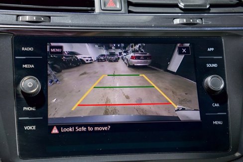 Used 2020 Volkswagen Tiguan SE R-Line image 16