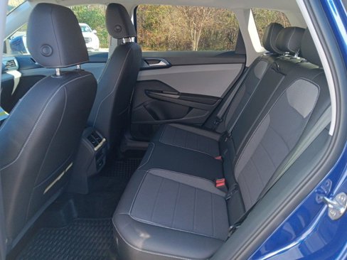 Used 2024 Volkswagen Taos SE image 25