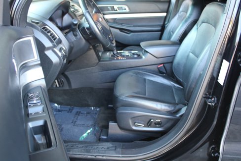 Used 2016 Ford Explorer XLT w/ Equipment Group 202A image 9