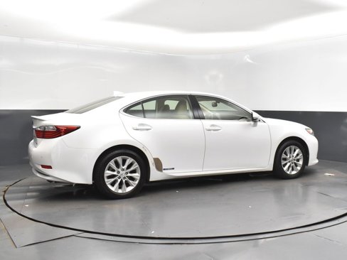 Used 2015 Lexus ES 300h image 8