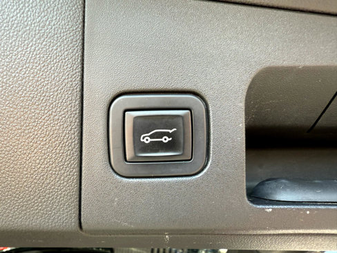 Used 2017 Cadillac XT5 Luxury w/ Driver Awareness Package image 7