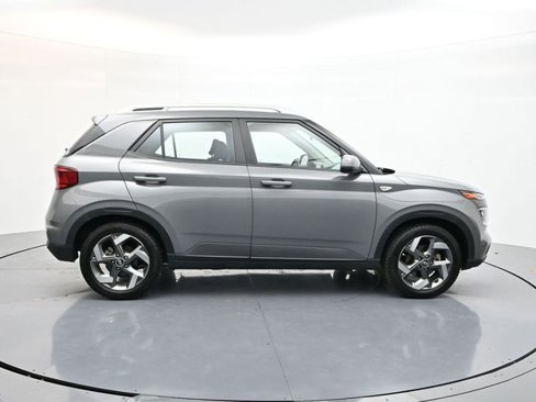 Used 2022 Hyundai Venue SEL w/ Cargo Package image 4