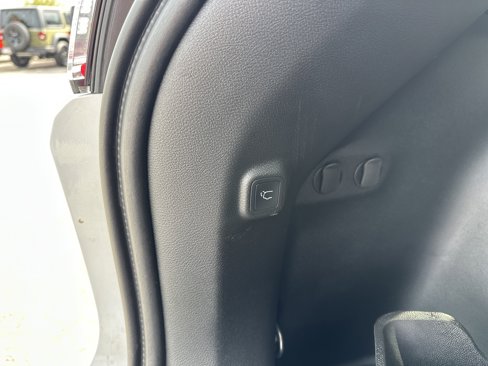 Used 2023 Jeep Cherokee Altitude Lux image 11