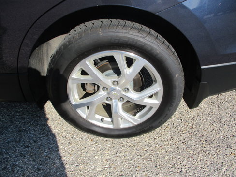 Used 2018 Chevrolet Equinox LT w/ Sun & Infotainment Package image 9