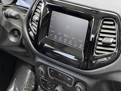 Used 2019 Jeep Compass Altitude image 36