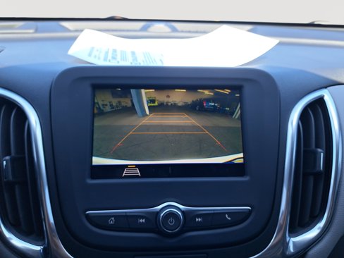 Used 2021 Chevrolet Equinox LS image 25