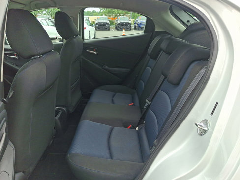 Used 2020 Toyota Yaris LE image 10