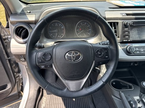 Used 2018 Toyota RAV4 XLE image 23