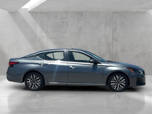 Used 2023 Nissan Altima 2.5 SV image 4