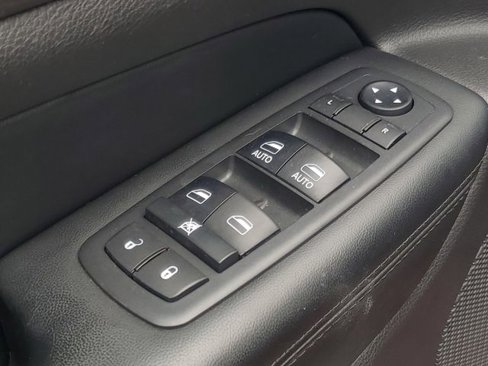 Used 2018 Jeep Grand Cherokee Laredo image 12