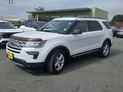 Used 2019 Ford Explorer XLT image 3