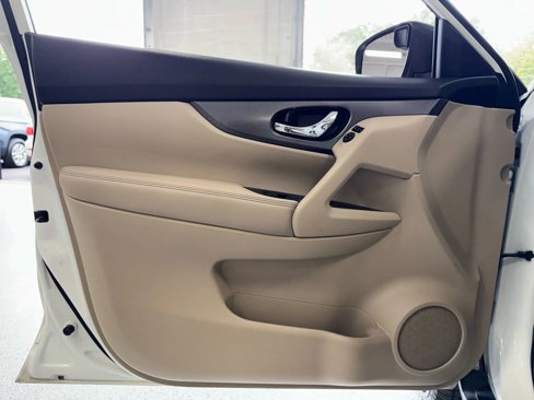 Used 2015 Nissan Rogue SV image 19