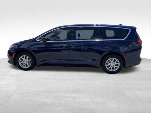 Used 2017 Chrysler Pacifica Touring image 6