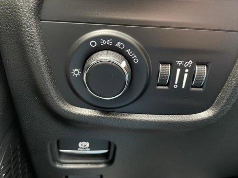 Used 2024 Jeep Grand Cherokee Altitude image 27