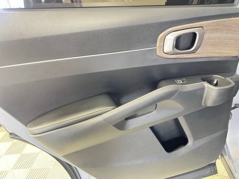 Used 2022 Kia Sorento S w/ Panoramic Sunroof Package image 10