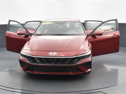 Certified 2025 Hyundai Elantra SE image 29