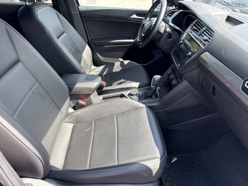 Used 2019 Volkswagen Tiguan SEL Premium R-Line w/ 3rd Row Seat Package image 33