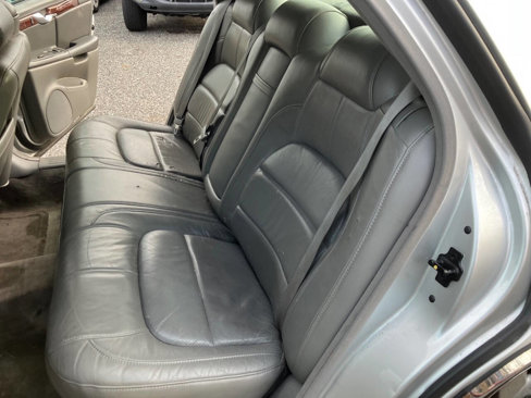 Used 2002 Cadillac De Ville DTS w/ Premium Equipment Pkg image 33