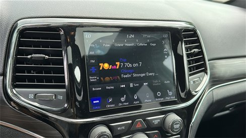 Used 2020 Jeep Grand Cherokee Limited image 17