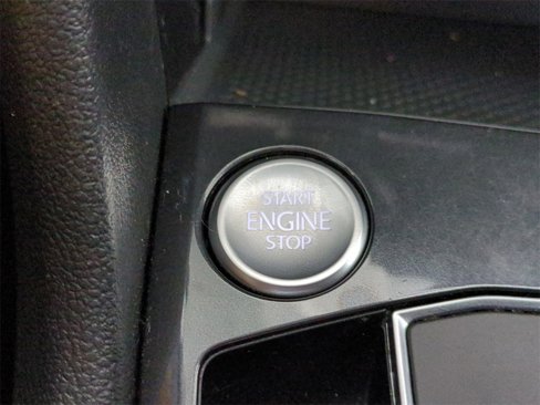 Used 2019 Volkswagen Tiguan SE w/ Panoramic Sunroof Package image 30