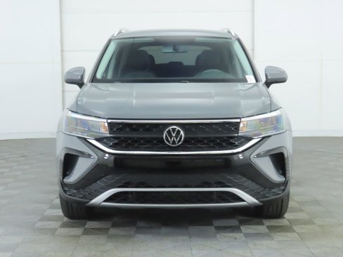 Certified 2022 Volkswagen Taos SE image 3