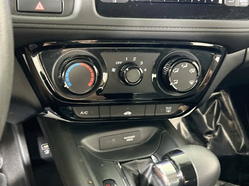 Used 2022 Honda HR-V LX image 15