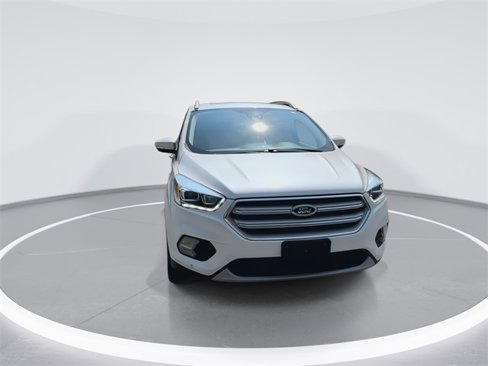 Used 2019 Ford Escape Titanium image 2
