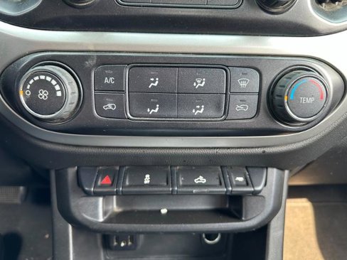 Used 2020 Chevrolet Colorado LT image 29