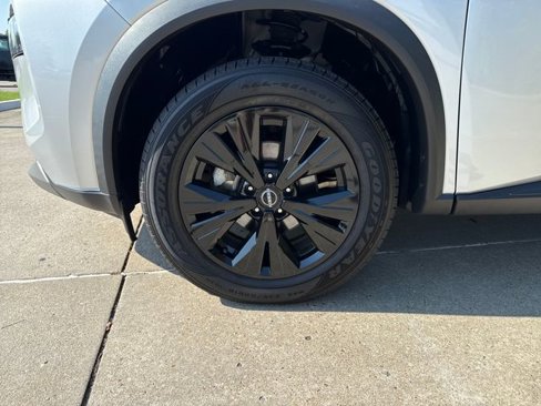 Used 2023 Nissan Rogue SV image 21