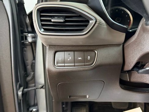 Used 2019 Hyundai Santa Fe SE image 18