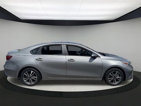 Used 2023 Kia Forte LXS w/ LXS Technology Package image 4