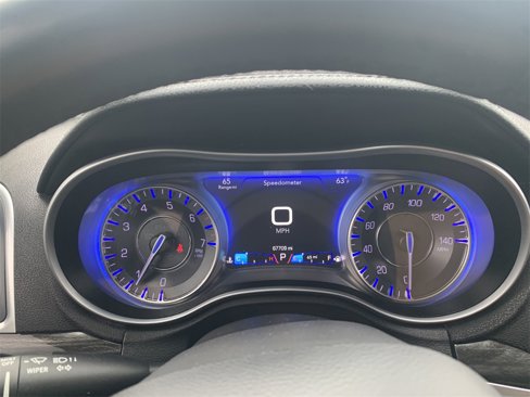 Used 2018 Chrysler 300 Touring L image 18