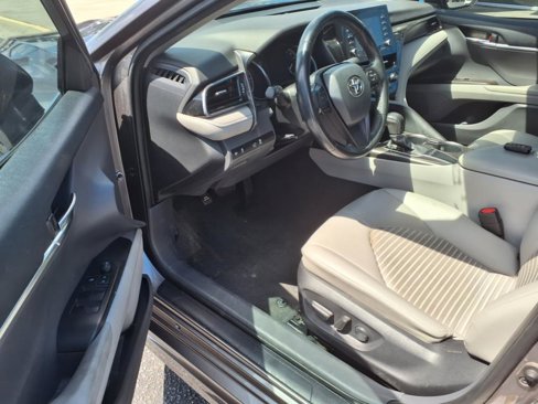 Used 2022 Toyota Camry SE image 4