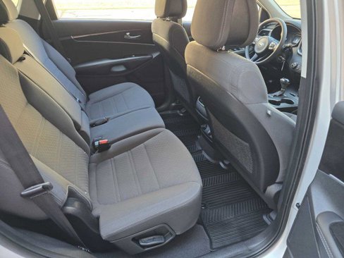 Used 2016 Kia Sorento LX image 9