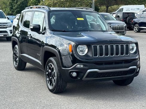 Used 2023 Jeep Renegade Latitude image 3