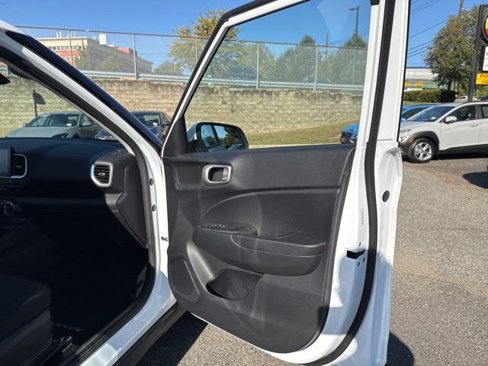 Certified 2022 Hyundai Venue SE image 31