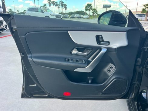 Used 2025 Mercedes-Benz CLA 250 image 9