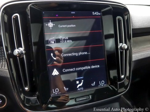 Used 2020 Volvo XC40 T4 R-Design image 23