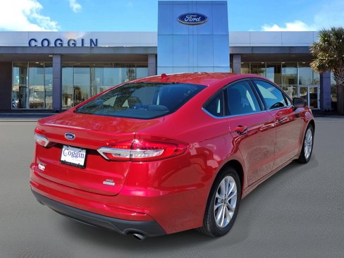 Certified 2020 Ford Fusion SE image 3
