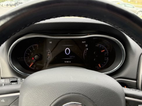 Used 2021 Jeep Grand Cherokee Laredo image 31