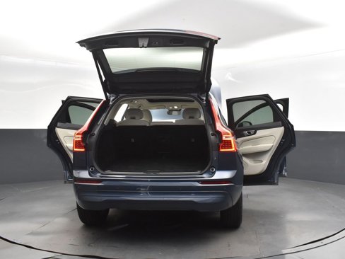 Used 2022 Volvo XC60 B5 Momentum w/ Climate Package image 51