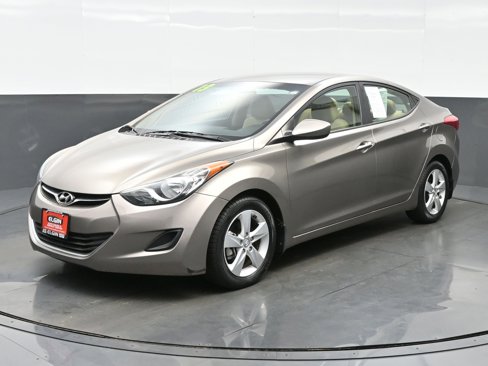 Used 2013 Hyundai Elantra GLS image 2