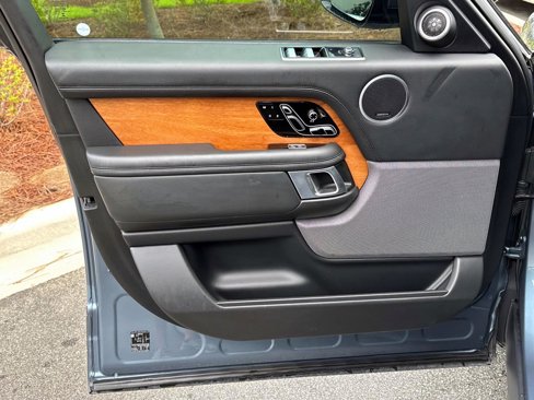 Used 2020 Land Rover Range Rover HSE image 17