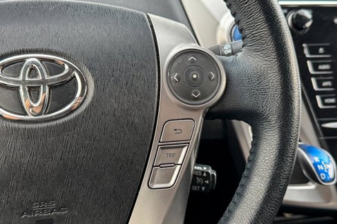 Used 2017 Toyota Prius V Four image 16