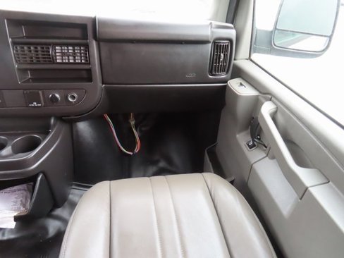 Used 2017 Chevrolet Express 2500 image 27