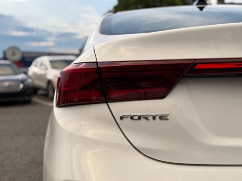 Used 2021 Kia Forte LXS image 9